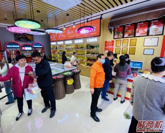 查特熊火锅烧烤食材集合店加盟