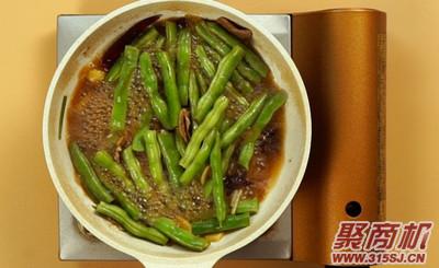 五花肉炖豆角家常做法大全步骤图6