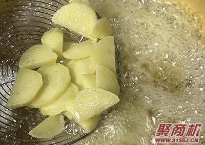 干锅土豆片家常做法大全步骤图3