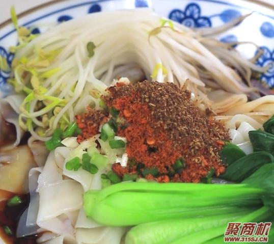 饺子皮油泼面家常做法大全步骤图5