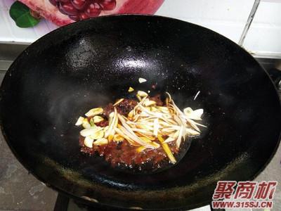 孜然腊肉炒菜花家常做法大全步骤图11