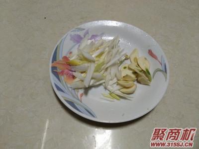 孜然腊肉炒菜花家常做法大全步骤图7