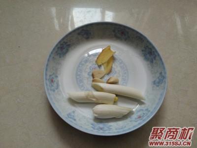 孜然腊肉炒菜花家常做法大全步骤图2