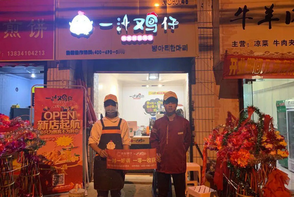 怎么超能赚的炸鸡店?2人+5㎡，一汁鸡仔线上线下都卖疯了!_7