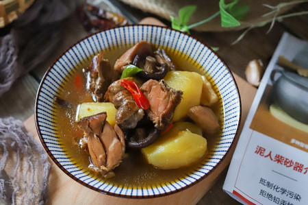 土豆腊鸡煲