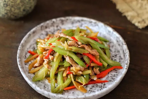 西芹瘦肉土豆丝