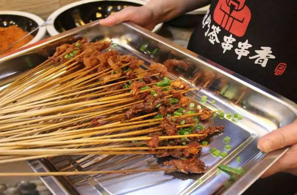 灶门签串串香加盟热线电话多少？_3