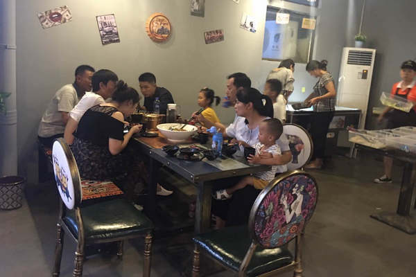 在广东开什么餐饮店好？麻辣香锅店怎么样