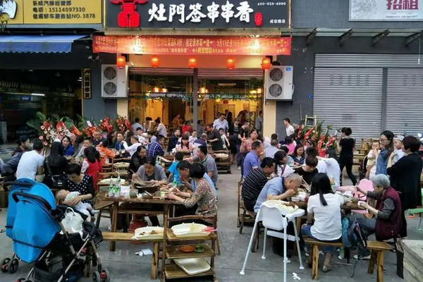 特色串串香加盟连锁品牌哪个好_2