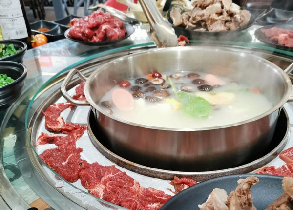 小黄牛涮烤养生汤锅加盟钱?