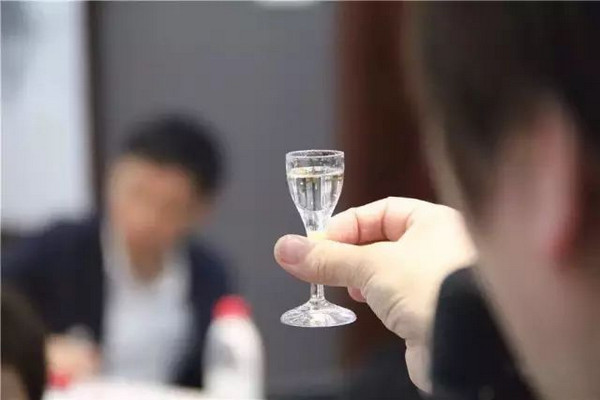 浓香型白酒加盟好经营吗？有什么经营技巧？_1