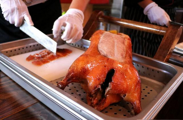 路边烤鸭20一只能吃吗？