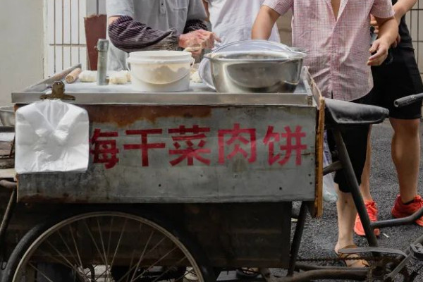 卖烧饼和卖袜子哪个赚钱