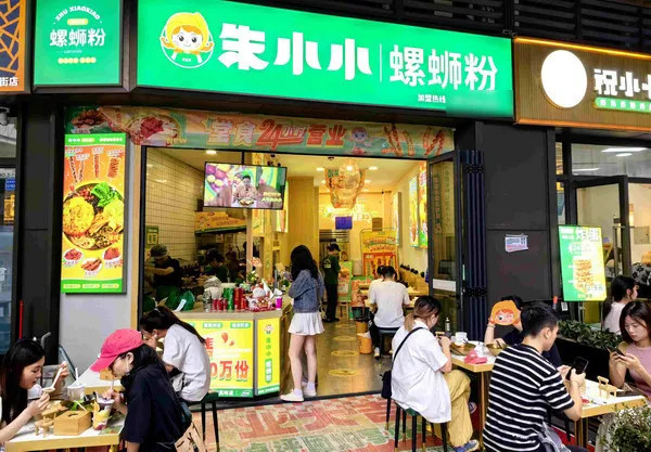 95后创业开螺蛳粉店，单店月营收3万+