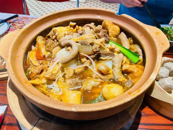 沙胆彪炭炉牛杂煲加盟前景如何？品牌优势有哪些？_3