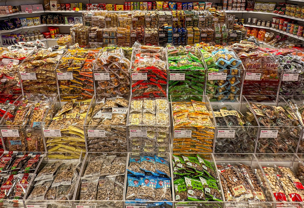 开个零食店加盟店需要多大面积？选小还是大？_2