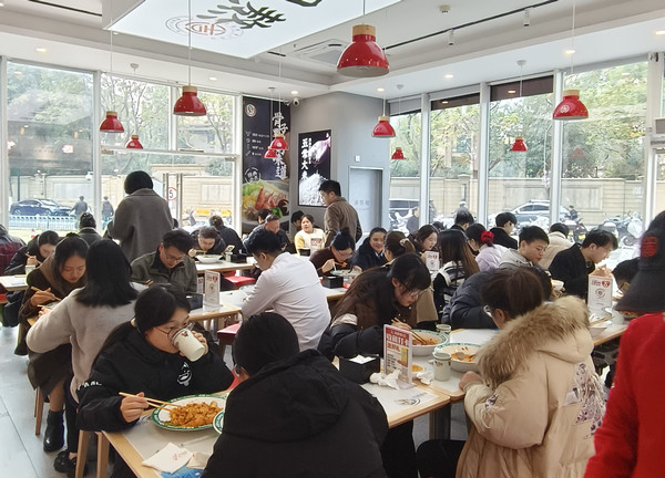 吉阿婆麻辣烫实力怎么样？可以加盟吗_3