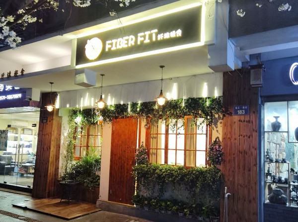 开轻食店一个月利润多少