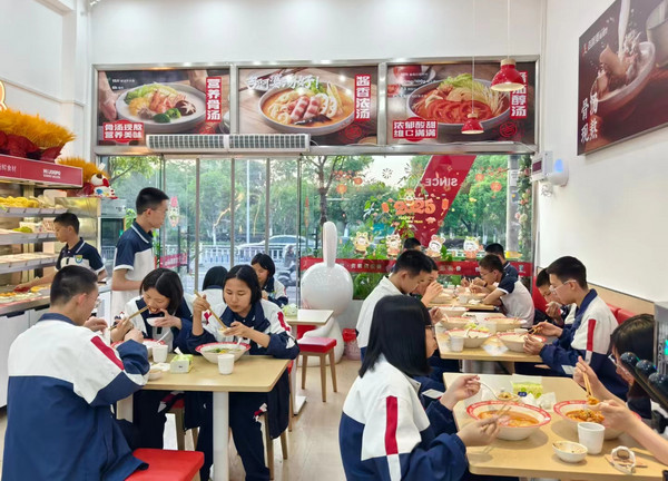 1.98万加盟费+全程扶持！吉阿婆60㎡小店如何年入50万？