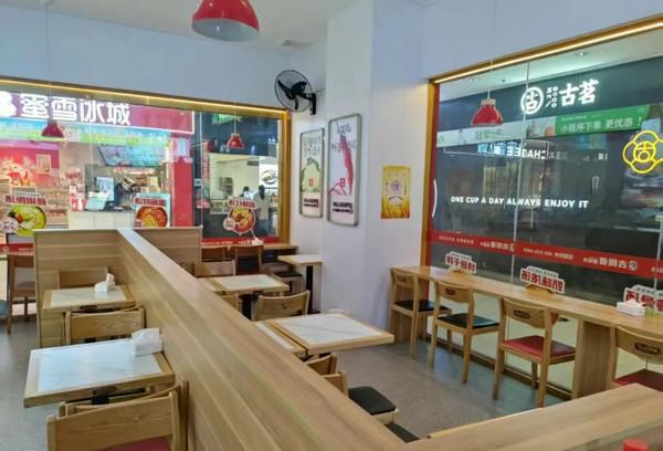 从建材老板到麻辣烫店主：徐燕的吉阿婆创业路_3