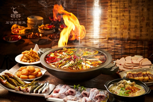 开个石锅鱼加盟店要多少钱？20万起圆餐饮创业梦_1